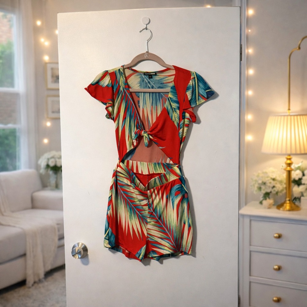 ✨ Fashion Nova Vacation Romper Size S